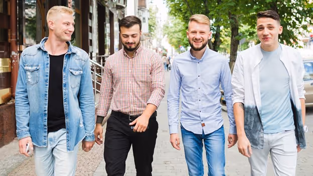 10 Hemden, die jeder Kleiderschrank für jede Gelegenheit haben sollteVon Ace Tailor (Thailand)