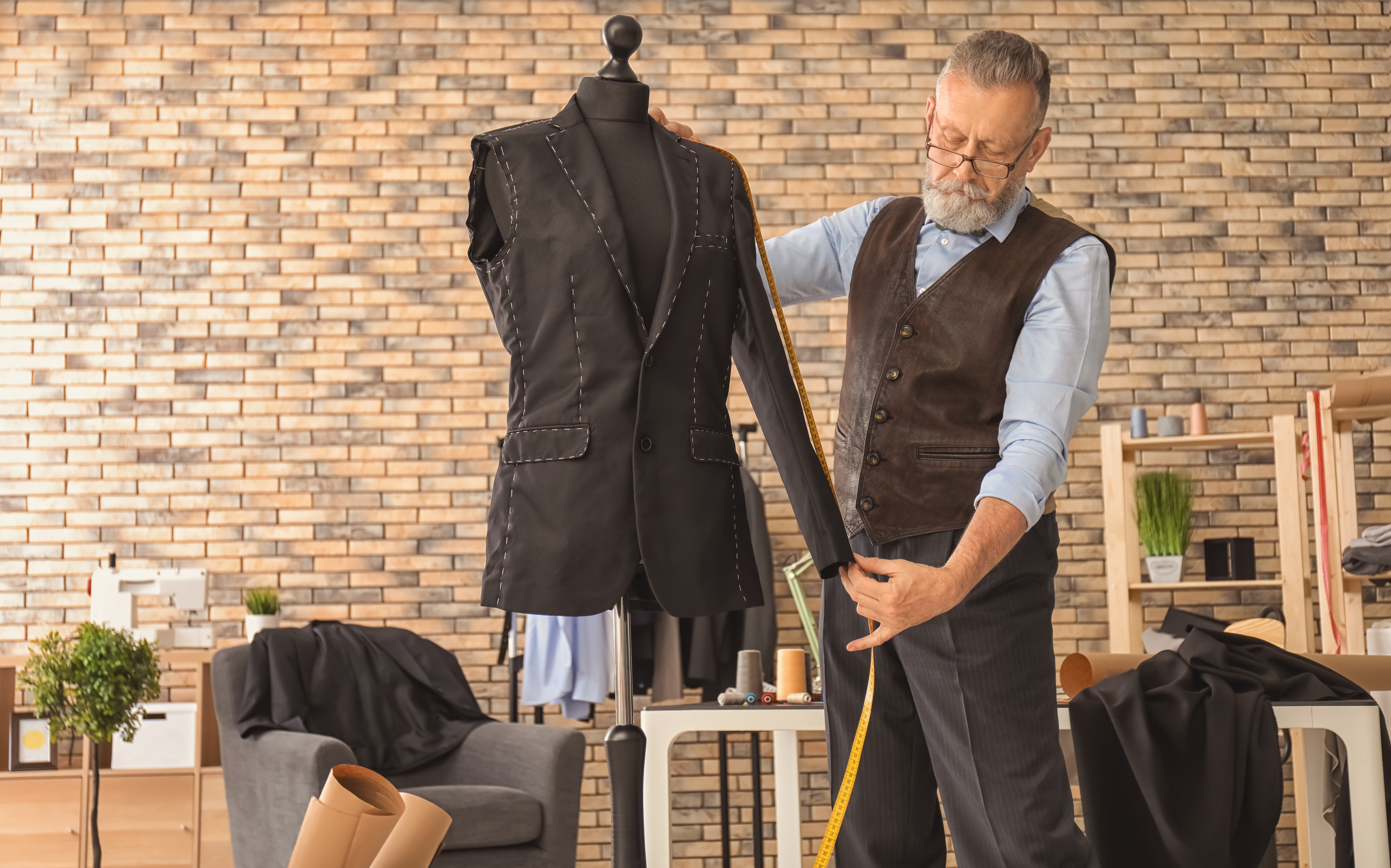 his article will look at what to look for in the best tailors in USA, Canada and europe