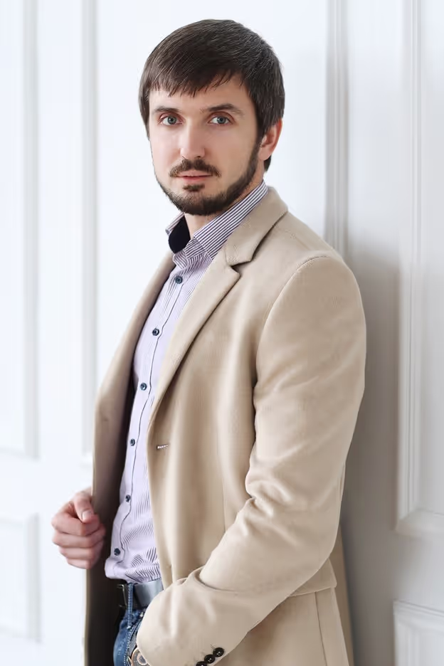 Custom-made overcoats in classic styles and colors, such as black or navy,they can be in double breast, with bigger lapels,modern and stylish. They are perfect for formal occasions such as weddings, funerals, and evening events.