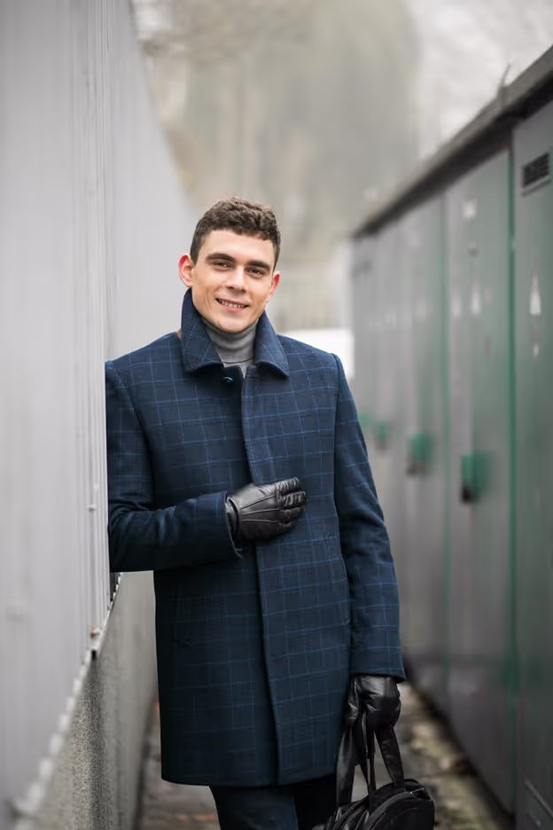 An important attire which can overall be worn always in winter seasons are the coat / overcoats. They come in various styles and are used for different purposes. When buying your choice of coats it's important to keep a few factors in mind before purchasing them.