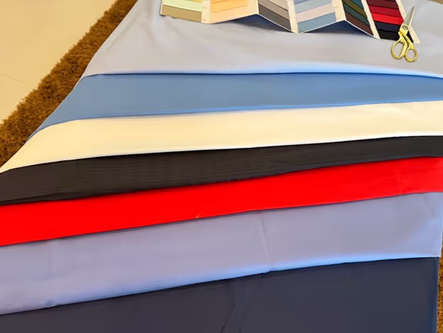 Weight: A heavier fabric (e.g., 100% cotton poplin or twill) generally indicates better quality, as it’s more durable and holds its shape well.
