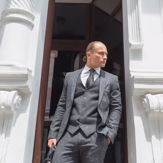 Consider the occasion: Choose a shirt that is appropriate for the occasion. For formal occasions, a white dress shirt is always a good choice. For less formal occasions, you can choose a shirt in a solid color or a subtle pattern