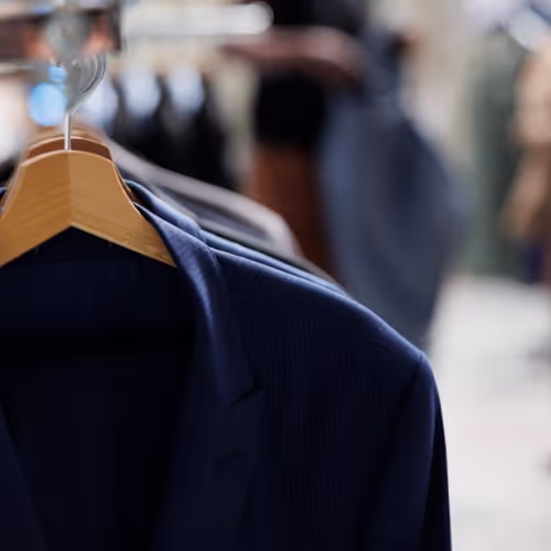 A lightweight, foldable suit carrier keeps the suit wrinkle-free and provides extra protection.