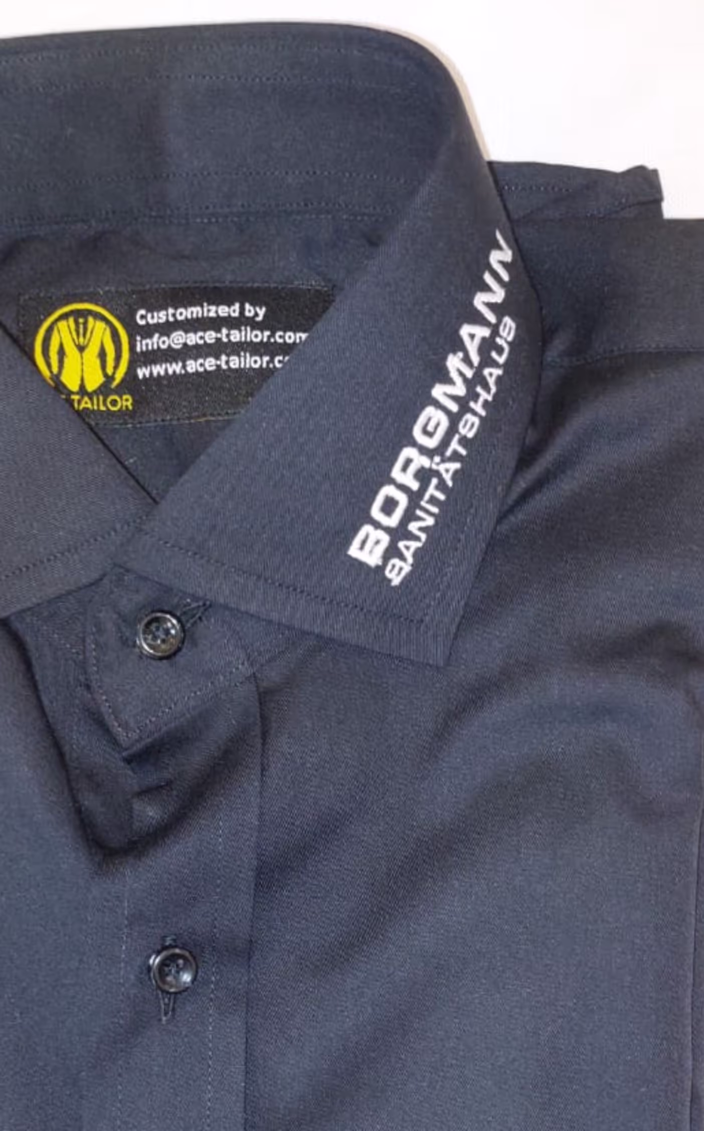 Custom uniforms provide a tailored, polished look that reflects professionalism. This can improve the perception of the company by clients and customers. For example Jackets with patch pockets can have the logo of the team/company